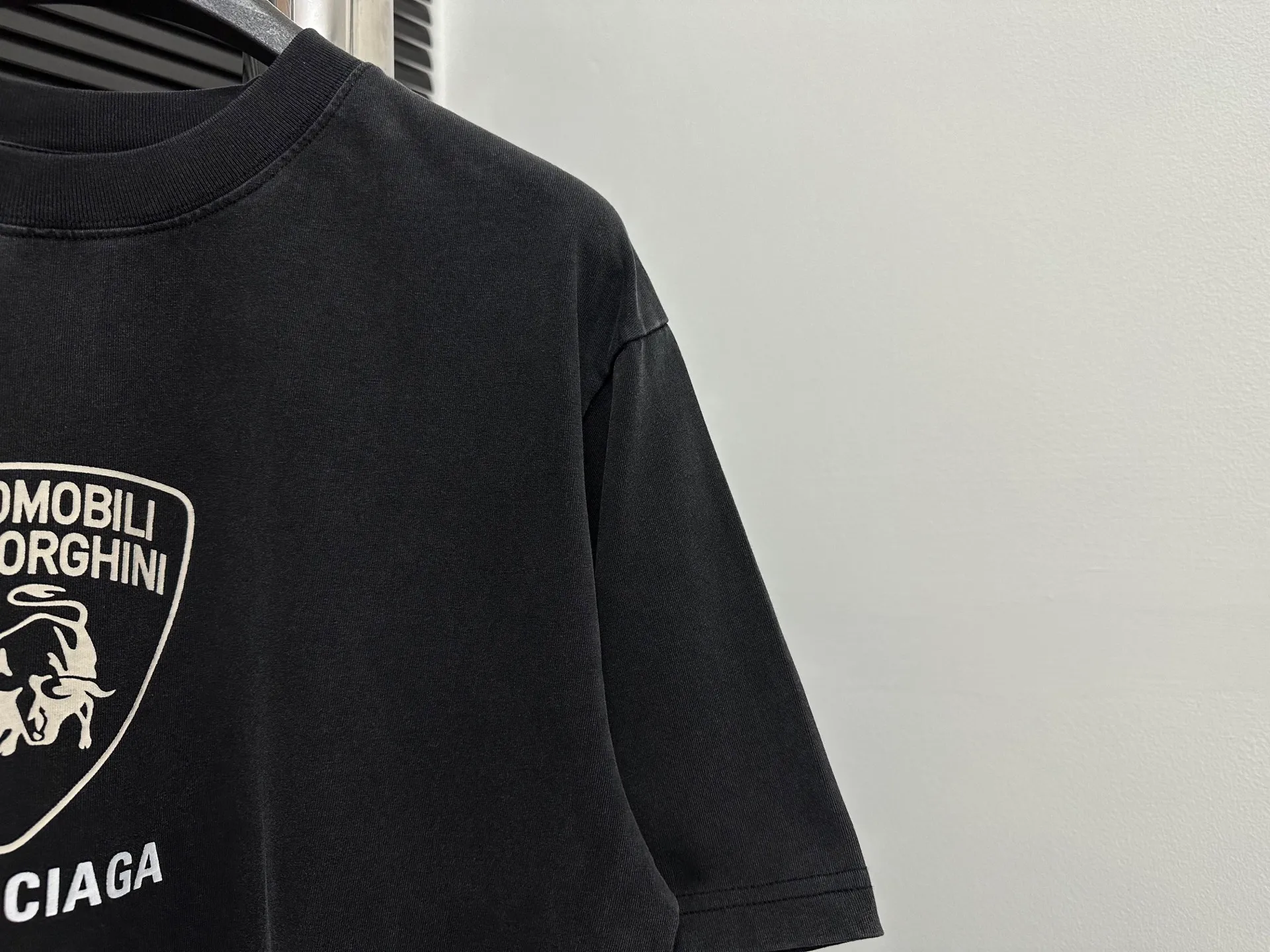 【Balenciaga】 25ss New Arrival T Series “ ” ， ， • （Kim Kardashian） （Michelle Yeoh） ， 。 ， 1 、 、 ， 。 Series ， （ 2025 Temerario） ， 。 Size：xs-L